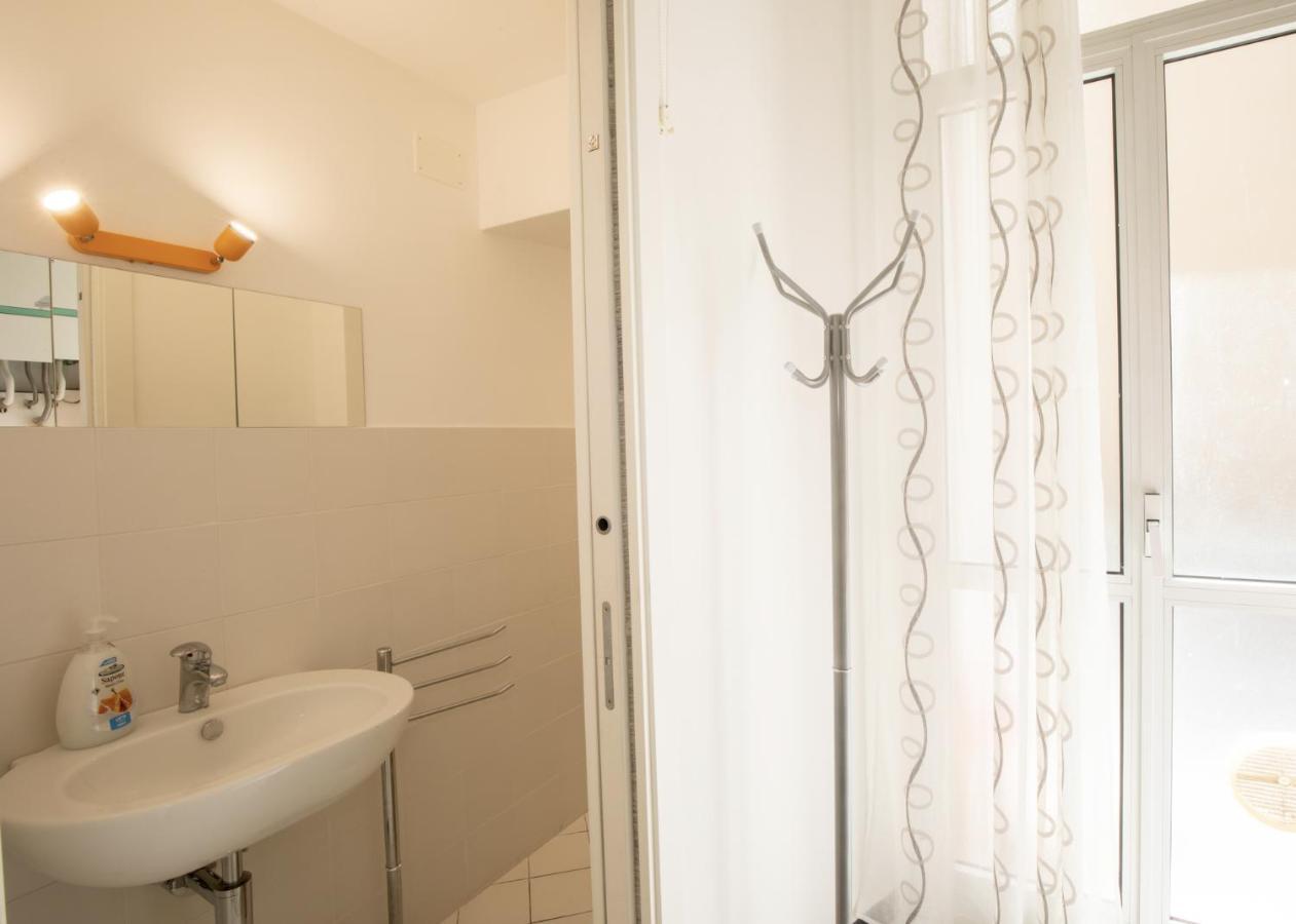Via Manzoni Apartment Savona Bagian luar foto
